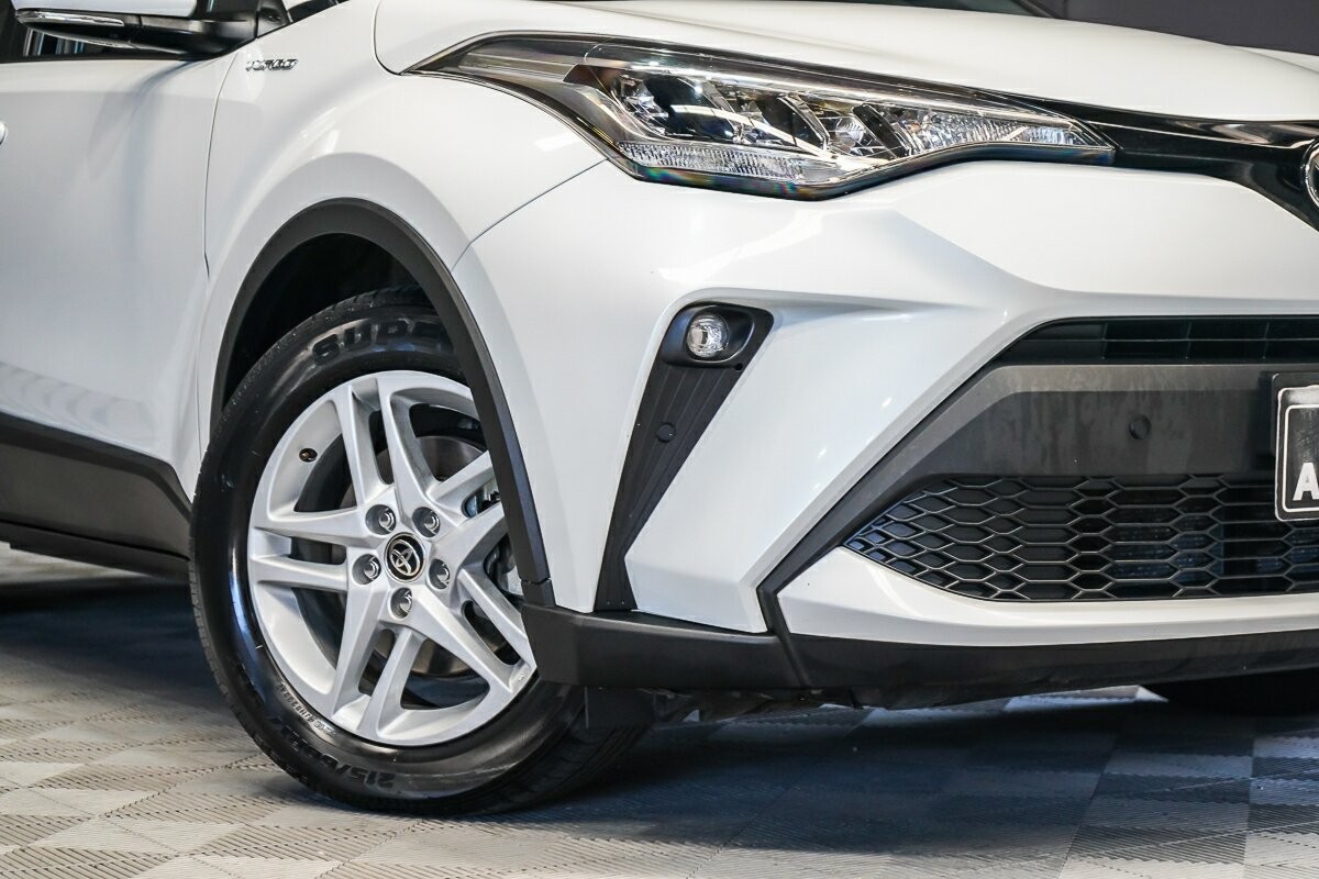 Toyota C-hr image 2