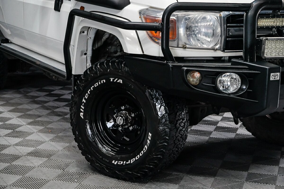 Toyota Landcruiser image 2