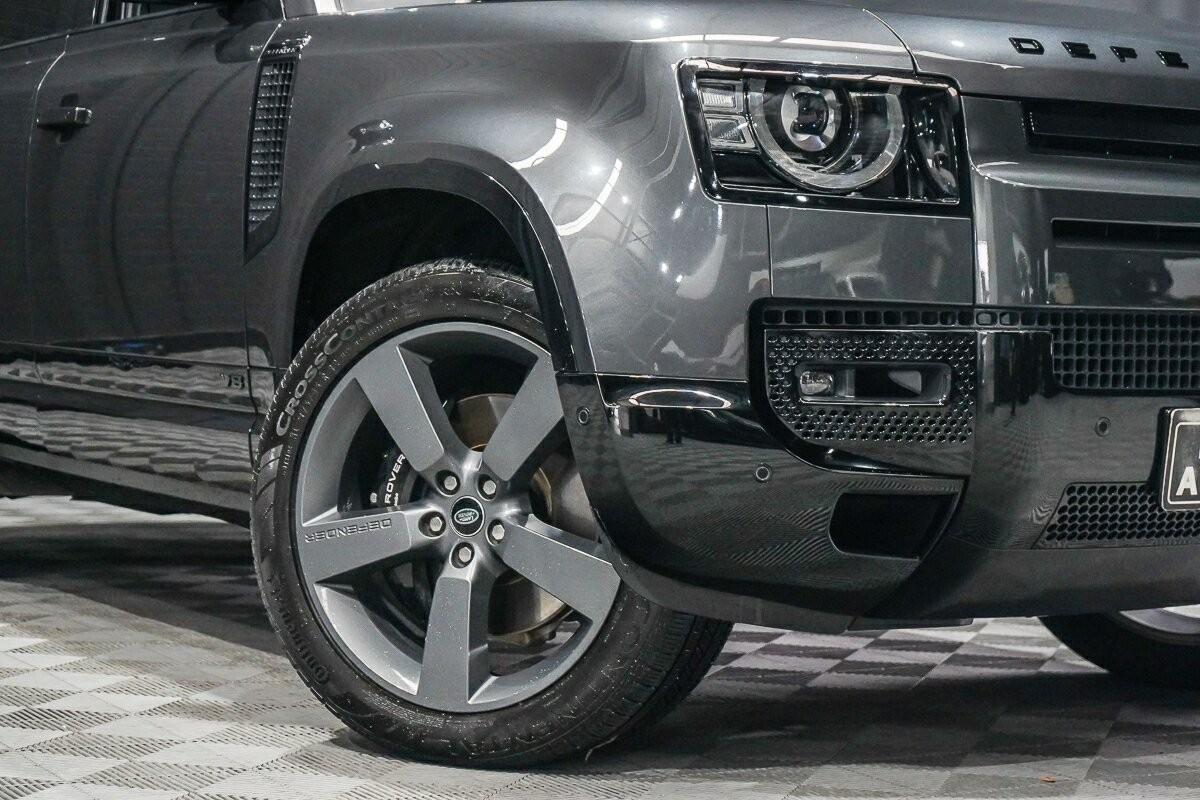 Land Rover Defender image 2
