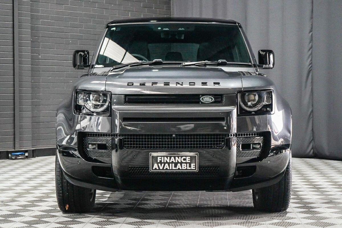 Land Rover Defender image 3