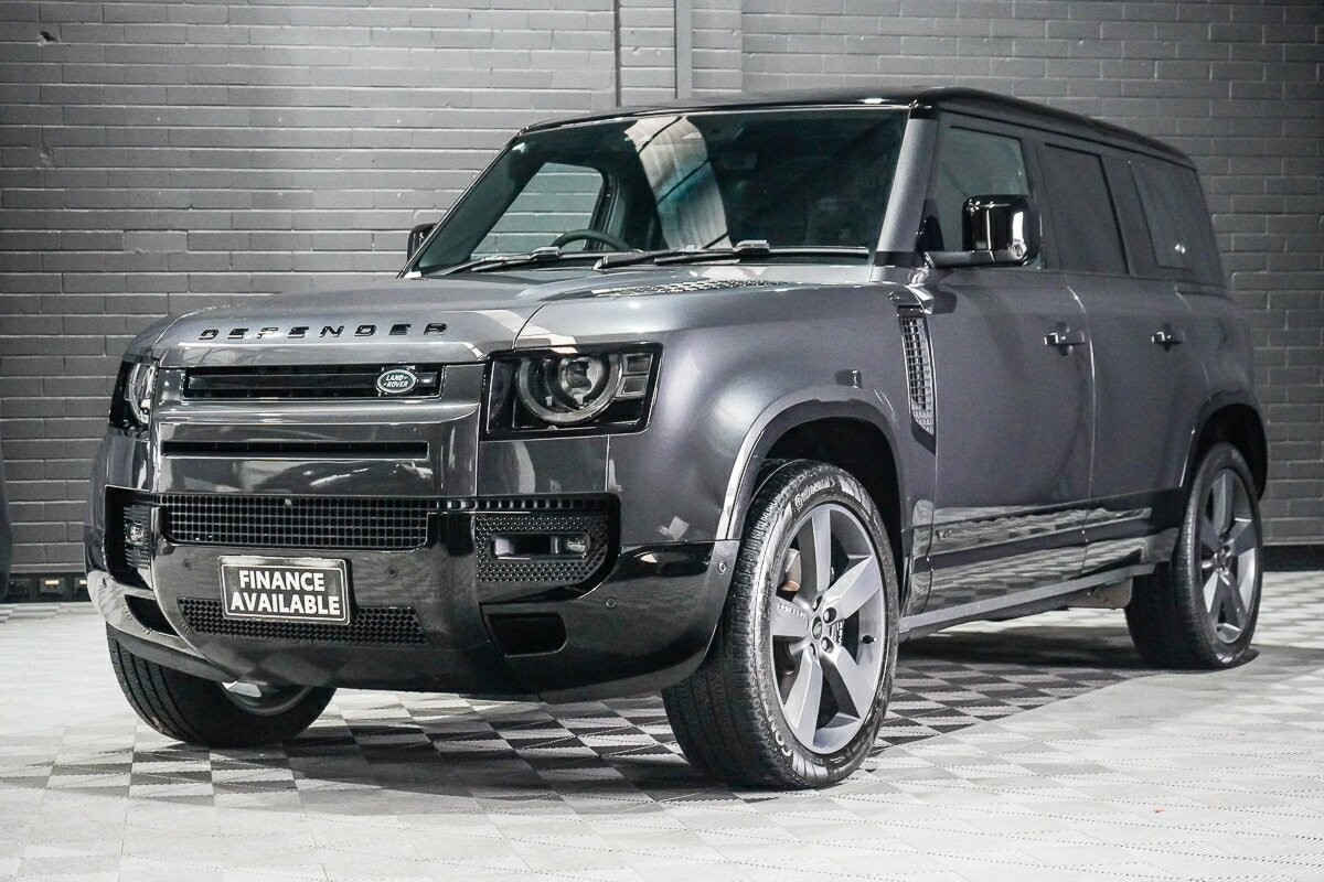 Land Rover Defender image 4