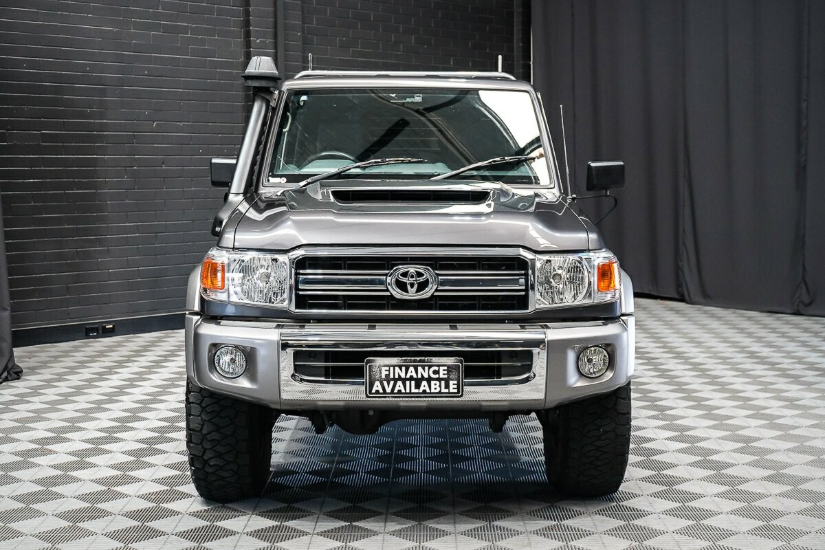Toyota Landcruiser image 3