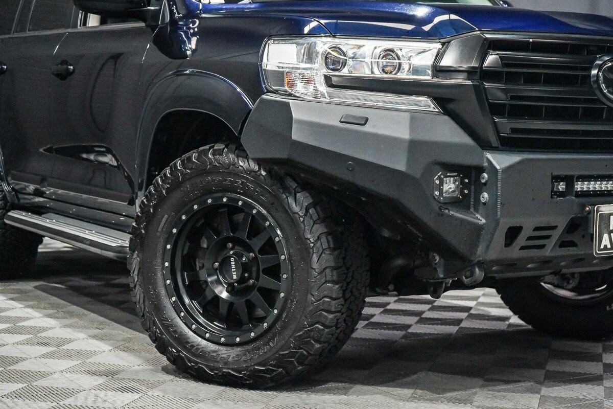 Toyota Landcruiser image 2