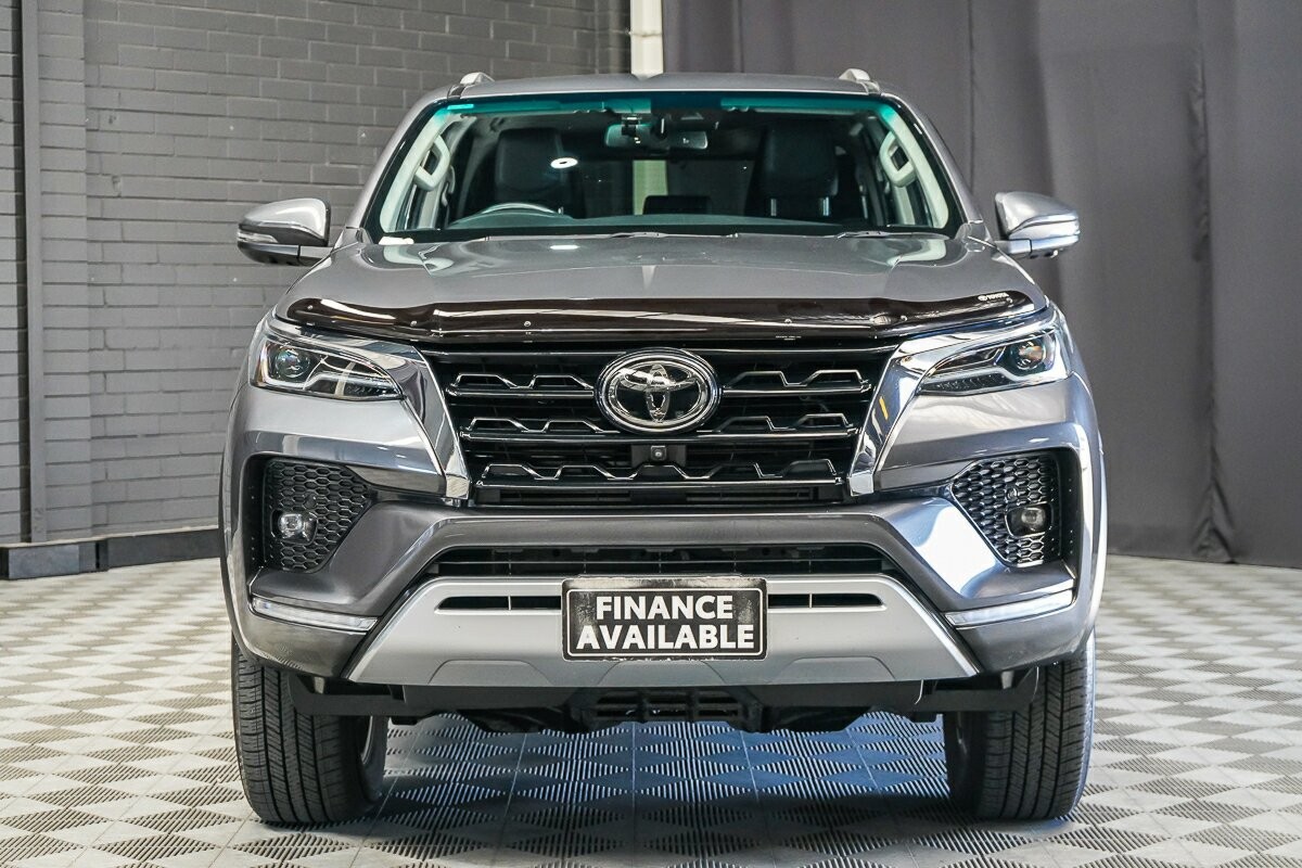 Toyota Fortuner image 3