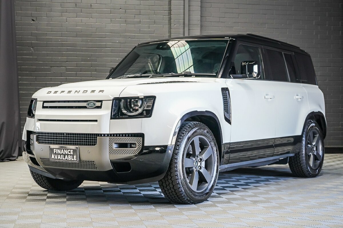 Land Rover Defender image 4