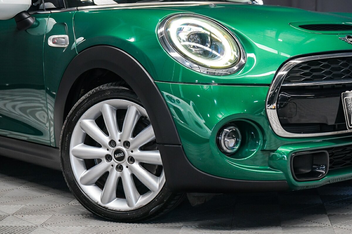 Mini Hatch image 2