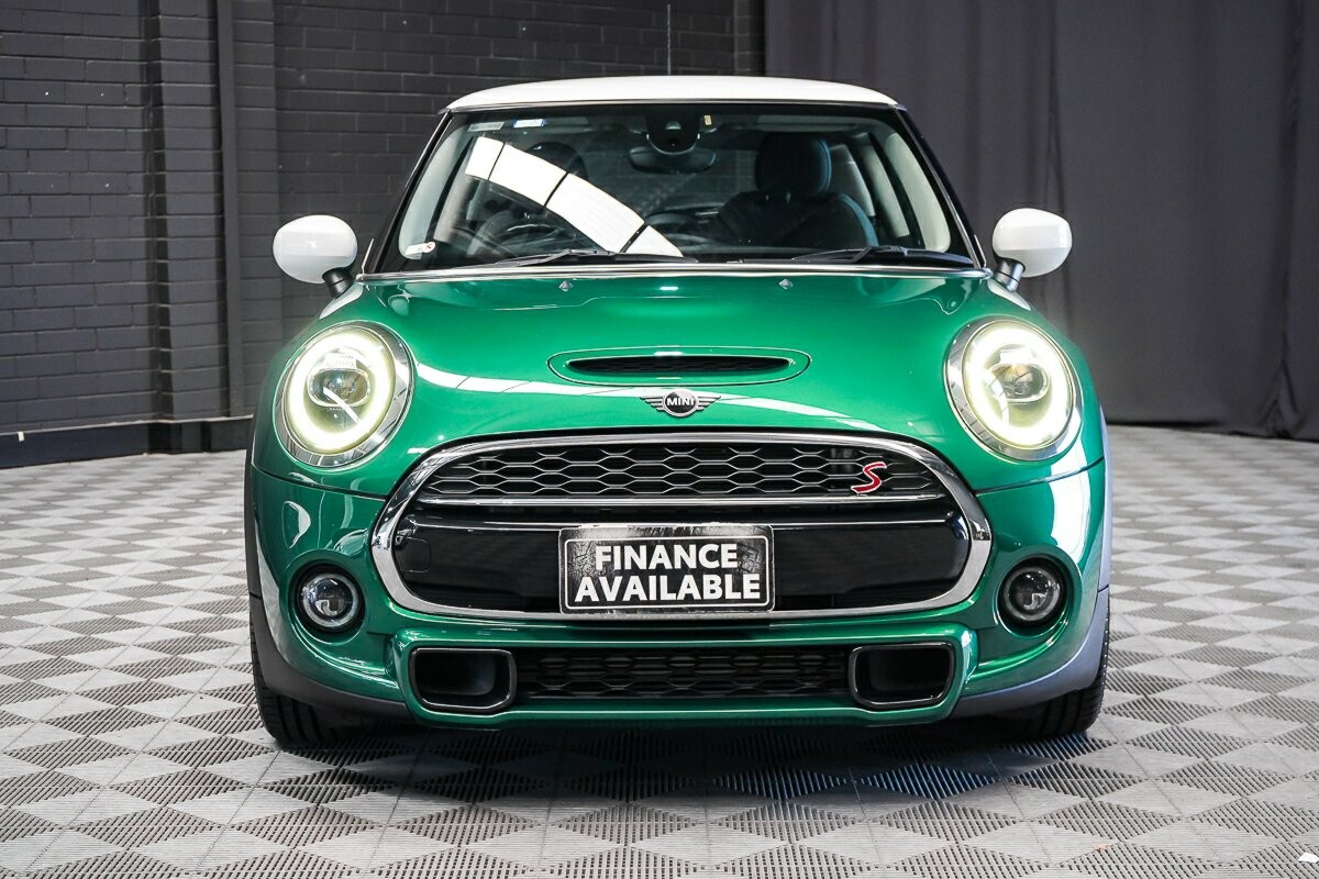 Mini Hatch image 3