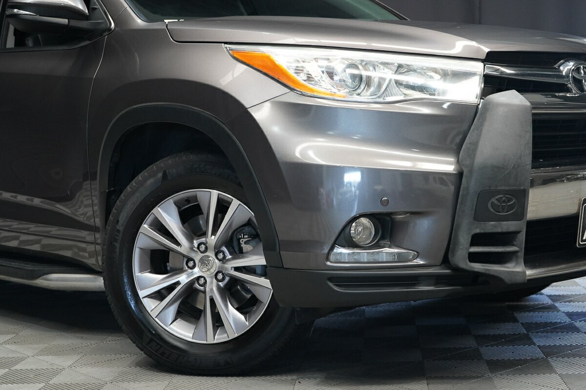 Toyota Kluger image 2
