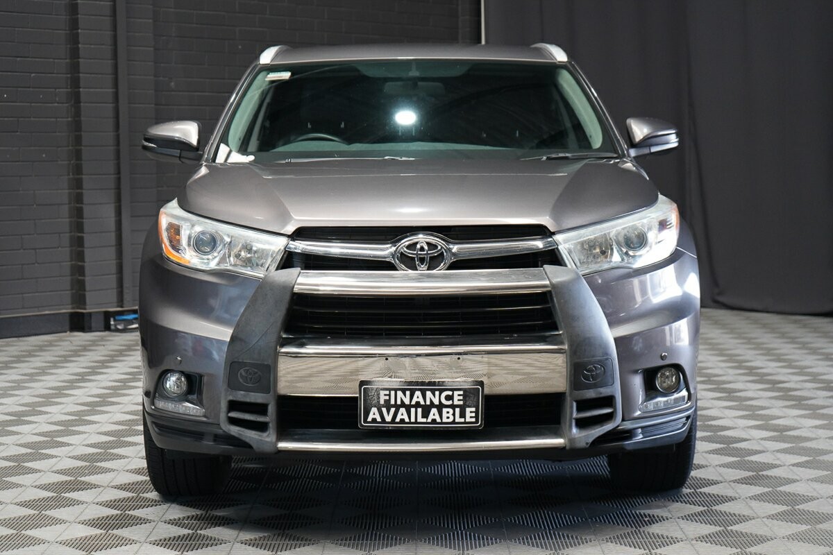 Toyota Kluger image 3