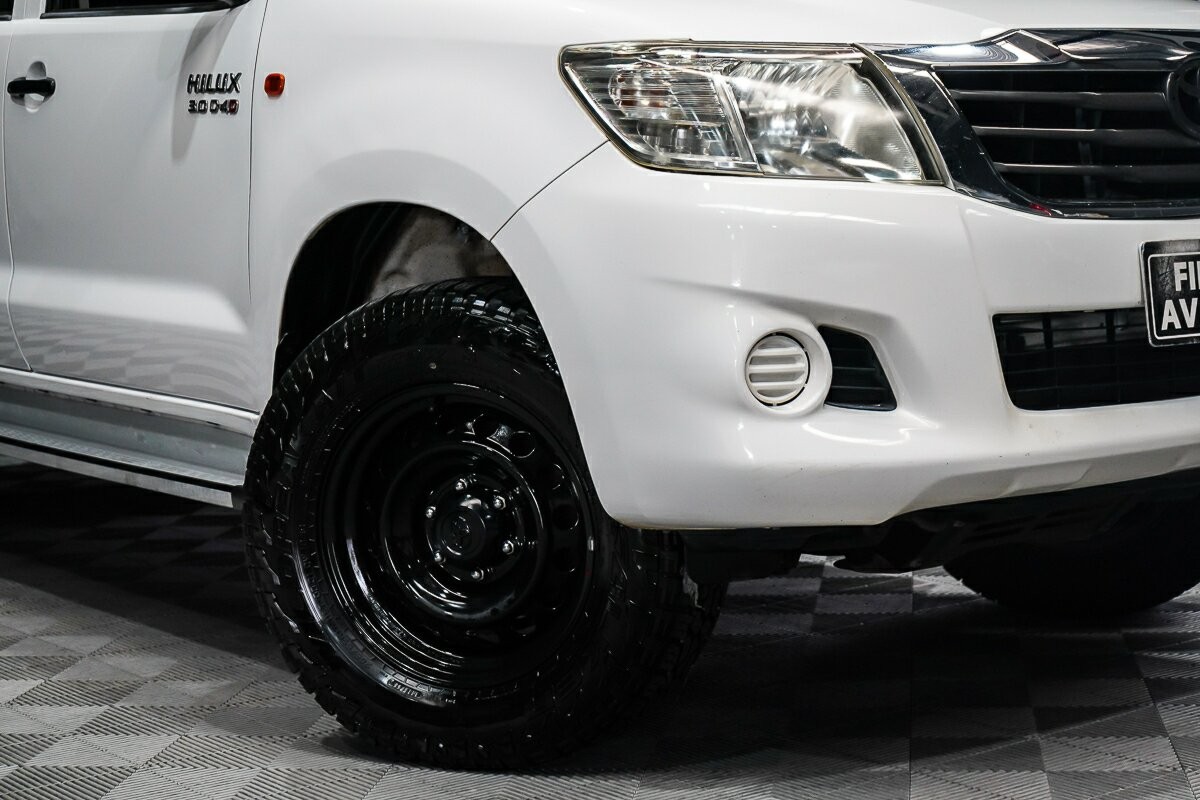 Toyota Hilux image 2