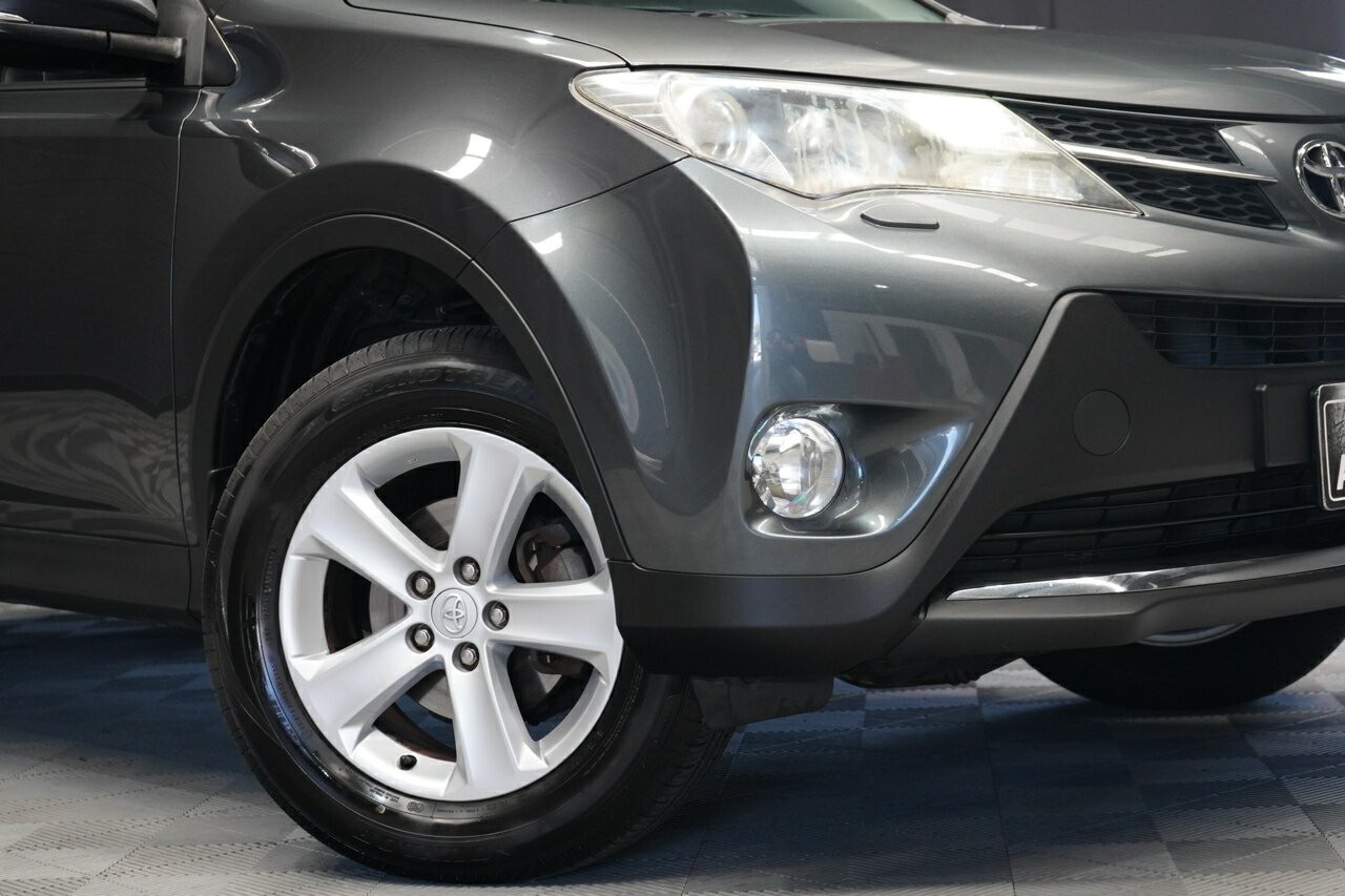 Toyota Rav4 image 2