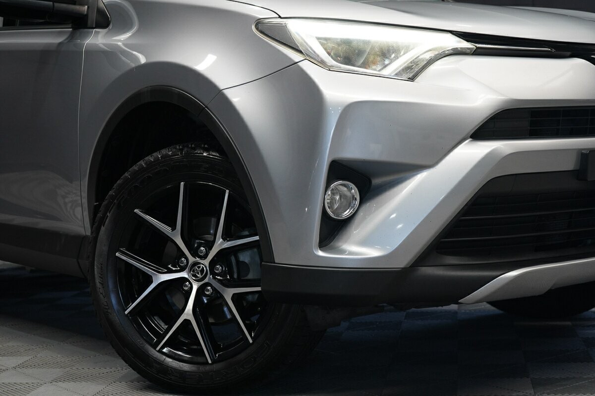 Toyota Rav4 image 2