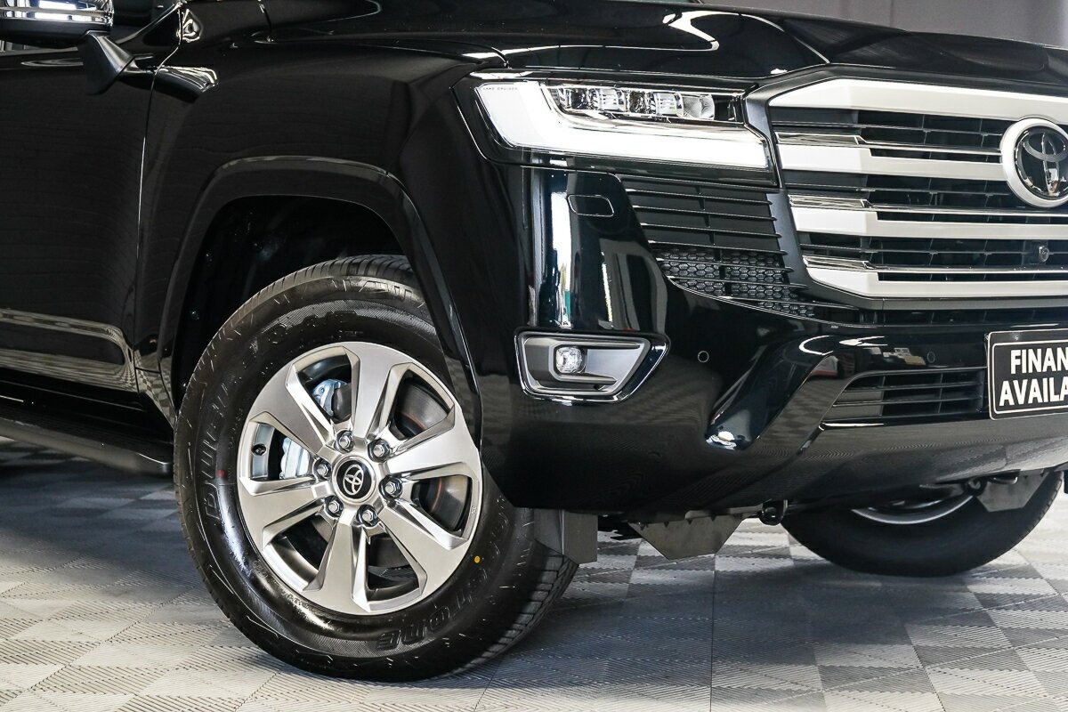 Toyota Landcruiser image 2