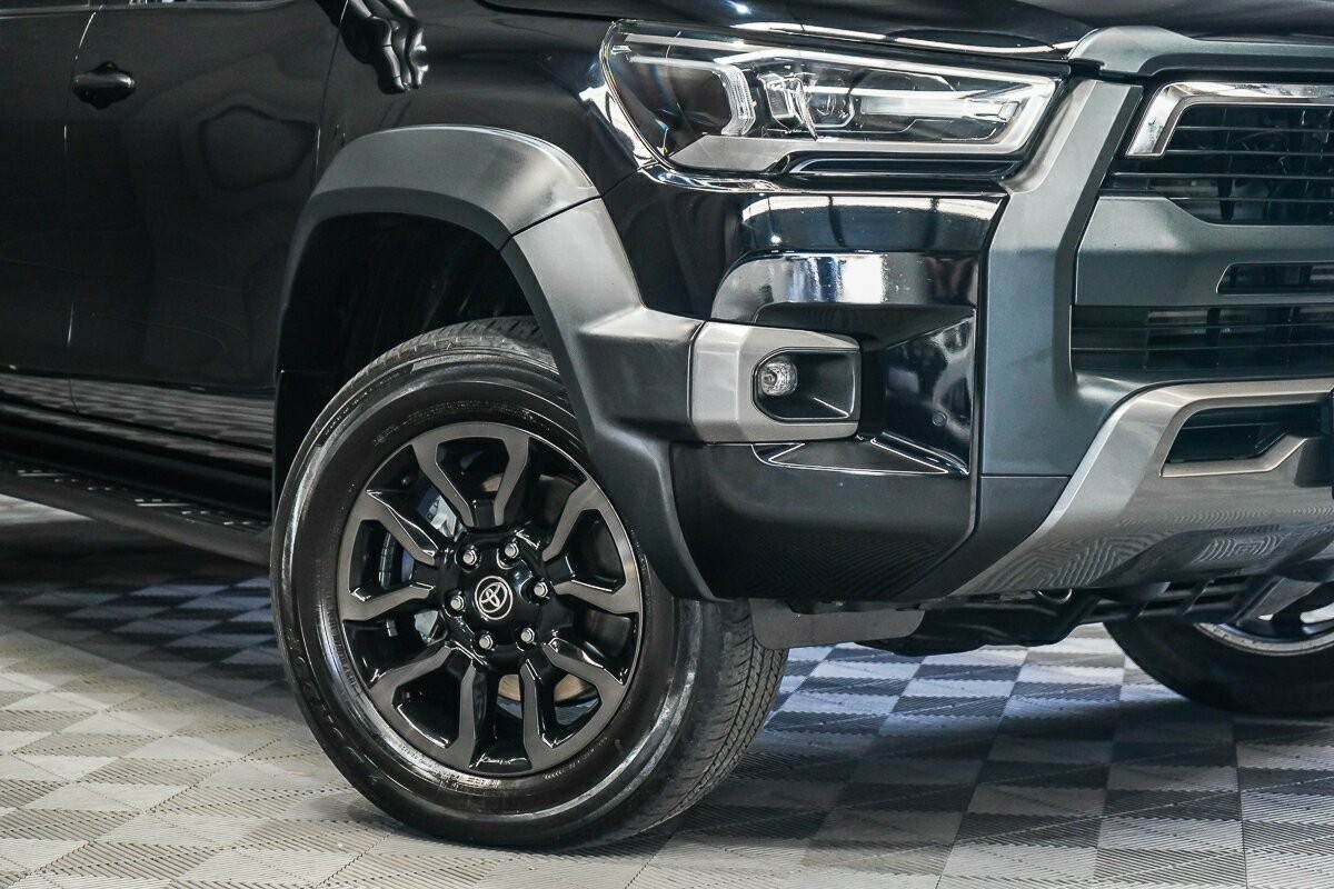 Toyota Hilux image 2
