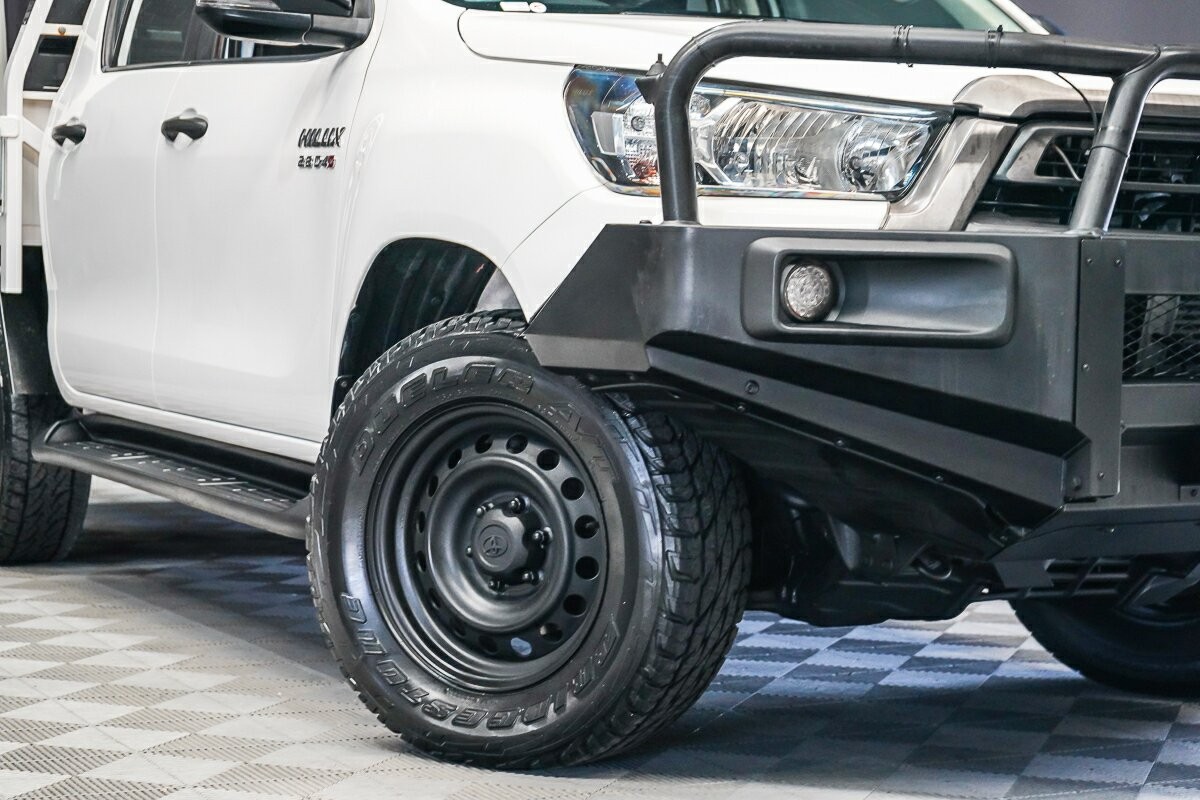 Toyota Hilux image 2