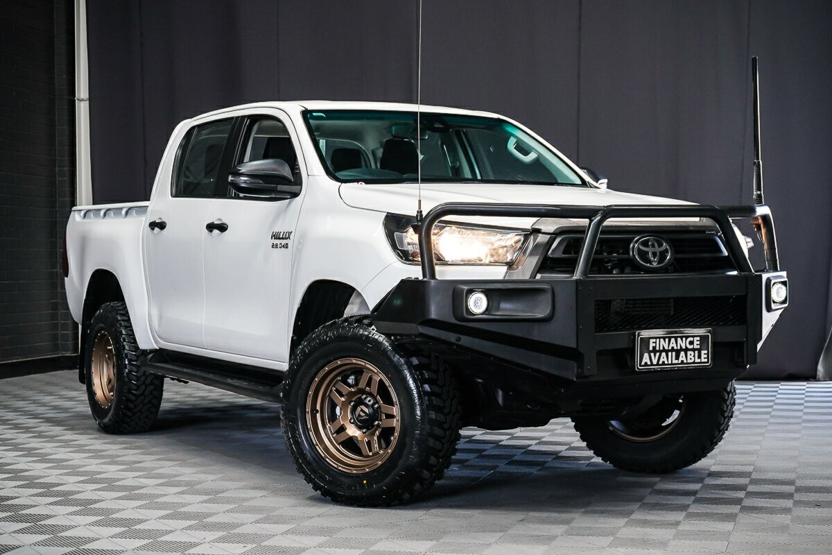 Toyota Hilux image 1