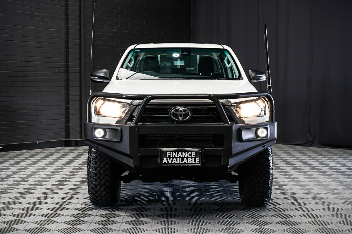 Toyota Hilux image 3