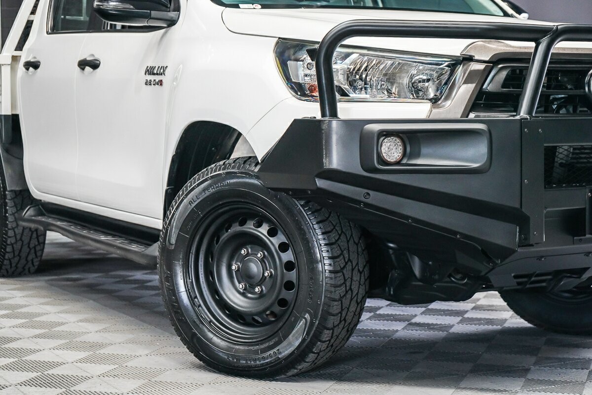 Toyota Hilux image 2