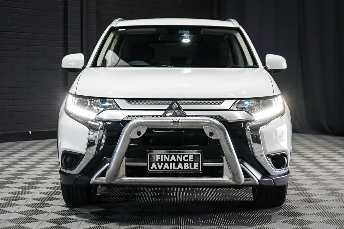 Mitsubishi Outlander image 3