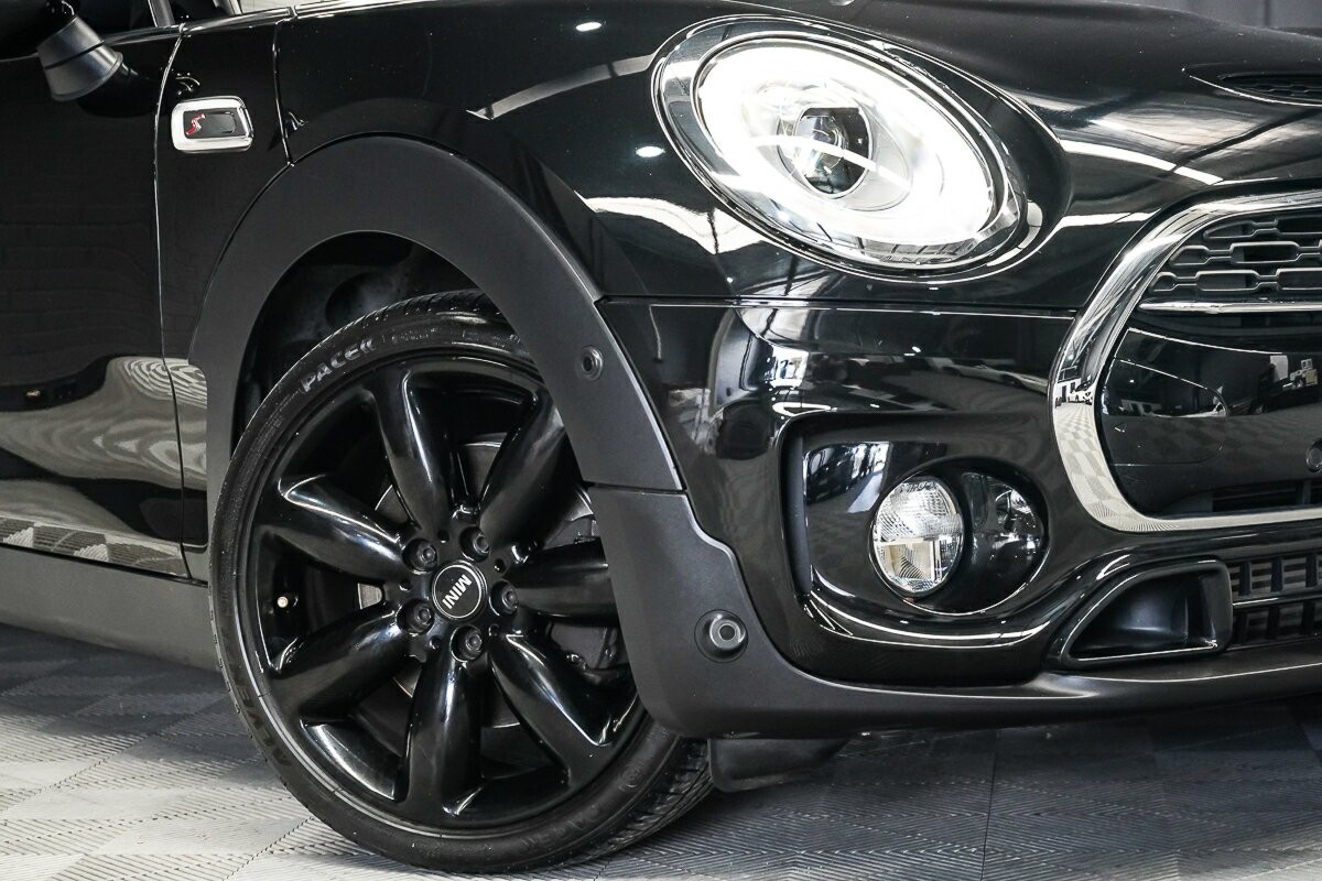 Mini Clubman image 2