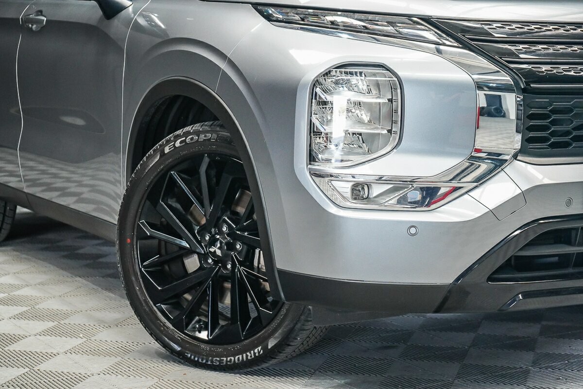 Mitsubishi Outlander image 2