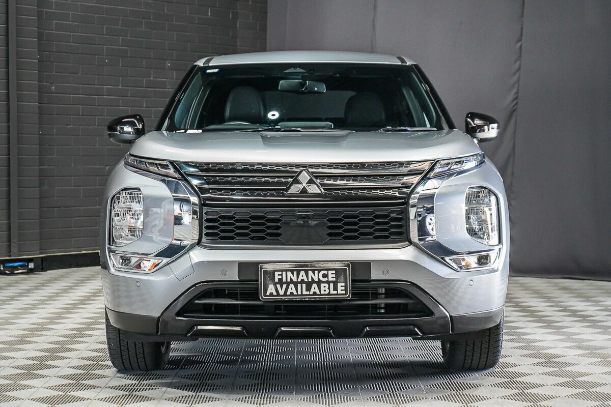 Mitsubishi Outlander image 3