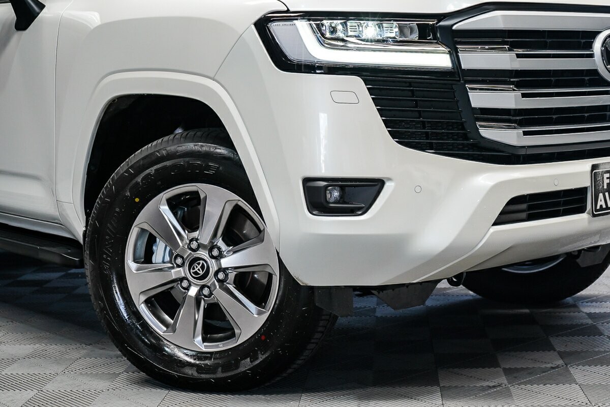 Toyota Landcruiser image 2