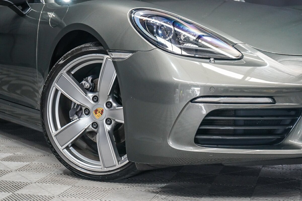 Porsche 718 image 2