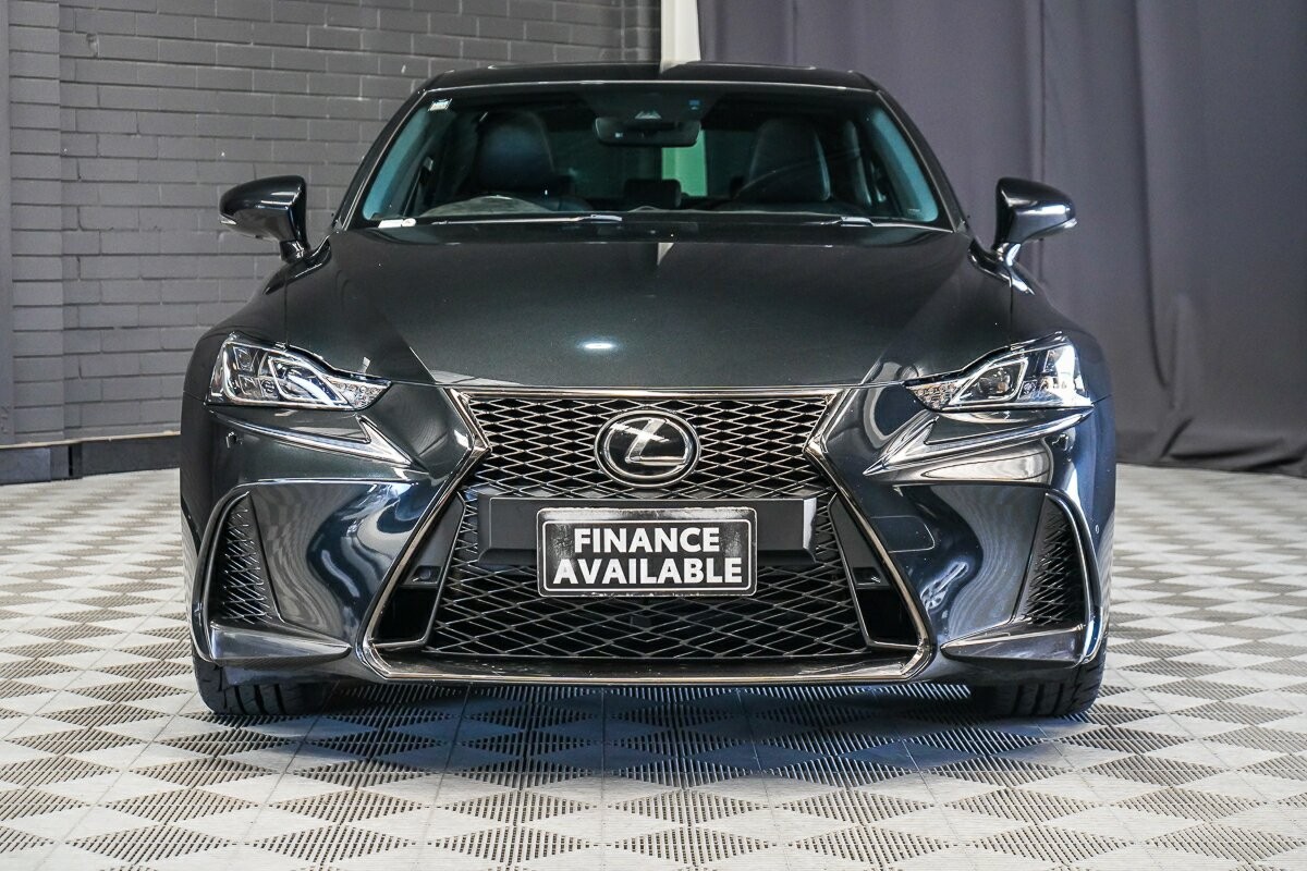 Lexus Is image 3