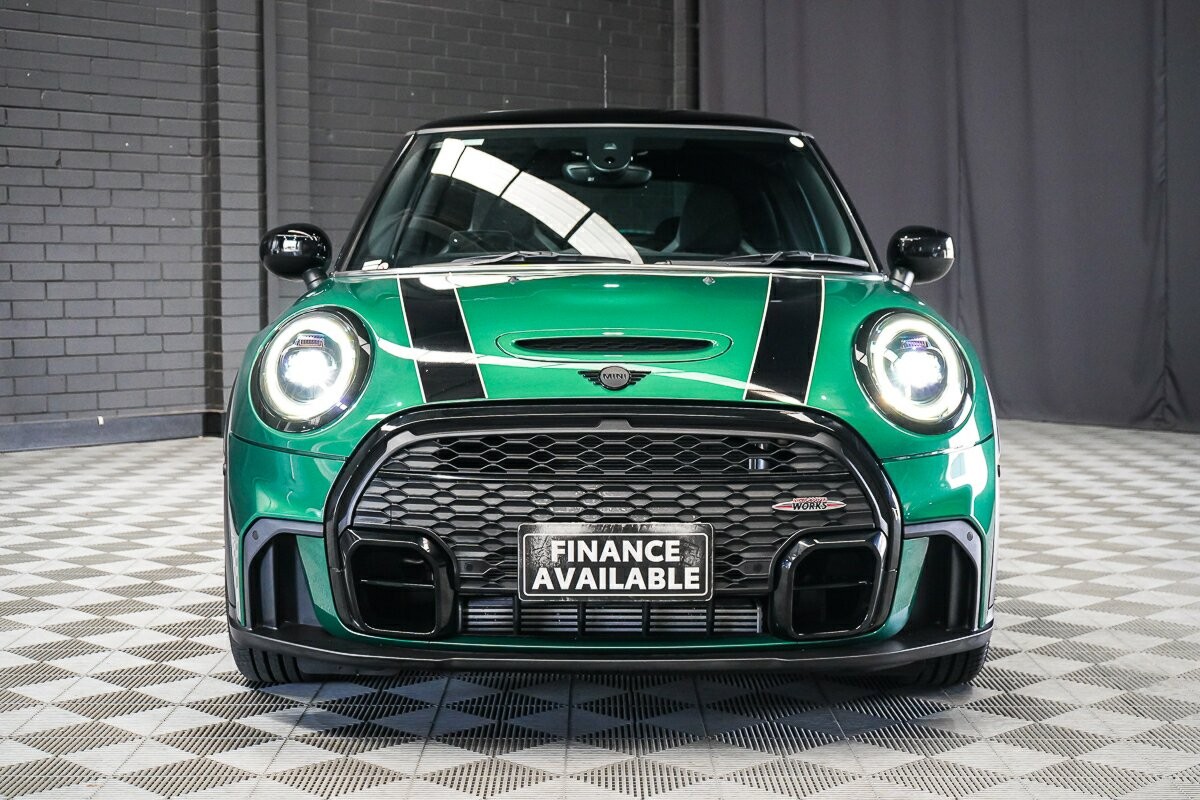 Mini Hatch image 3
