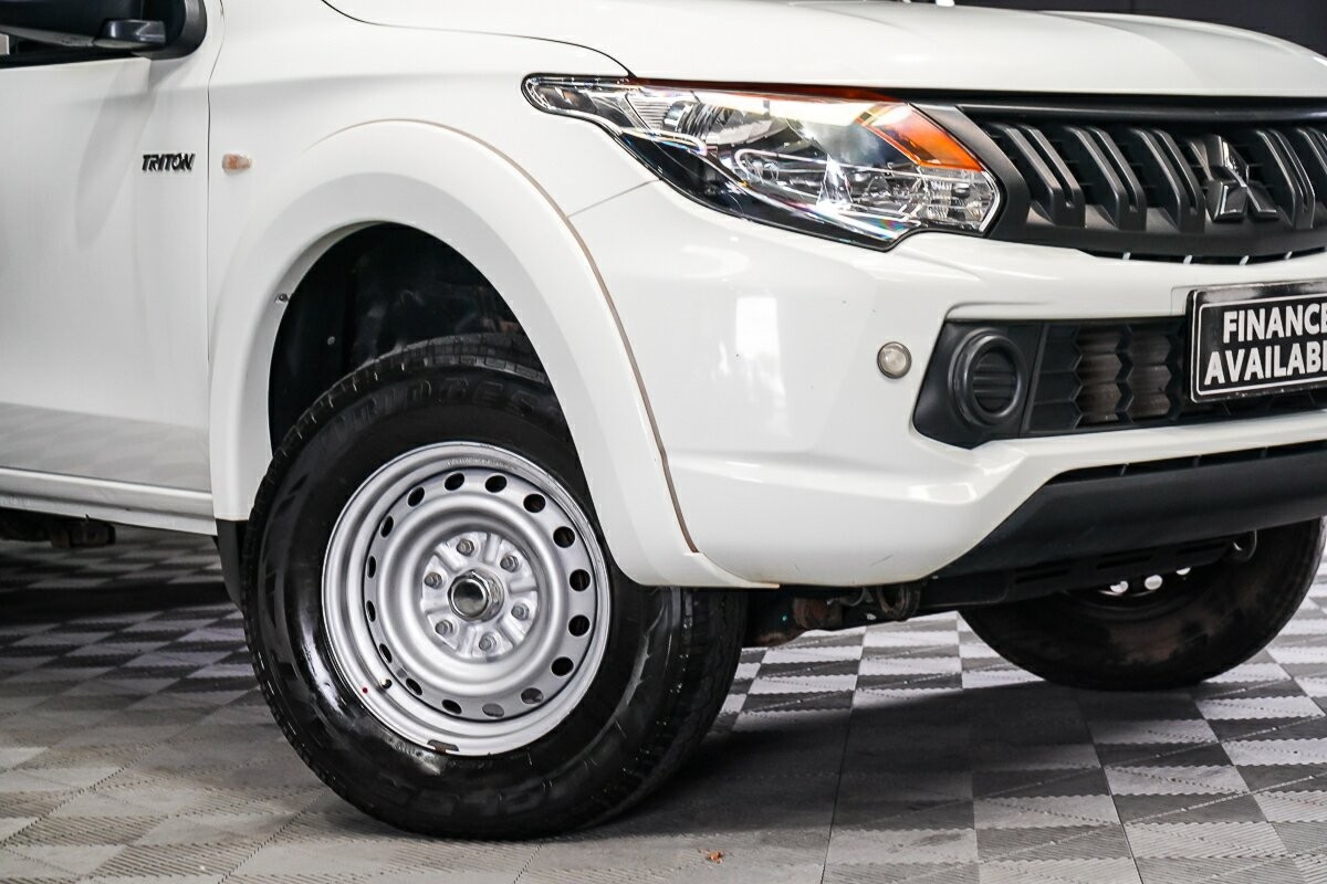 Mitsubishi Triton image 2