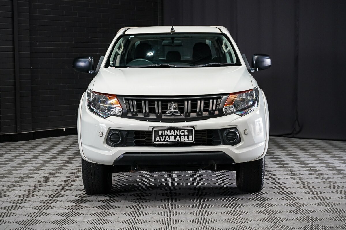 Mitsubishi Triton image 3