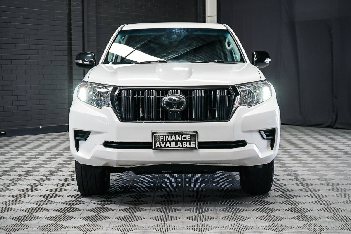 Toyota Landcruiser Prado image 3