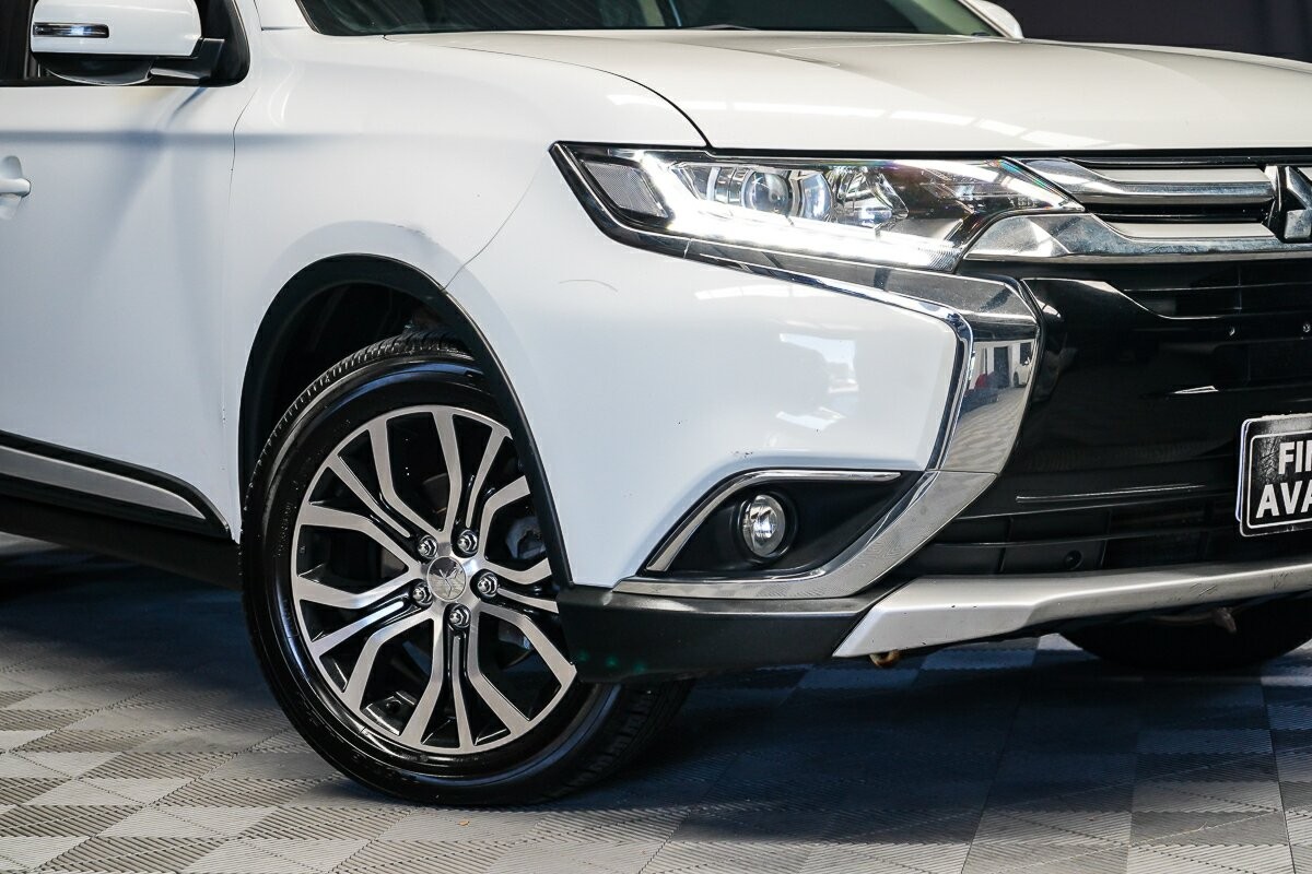 Mitsubishi Outlander image 2