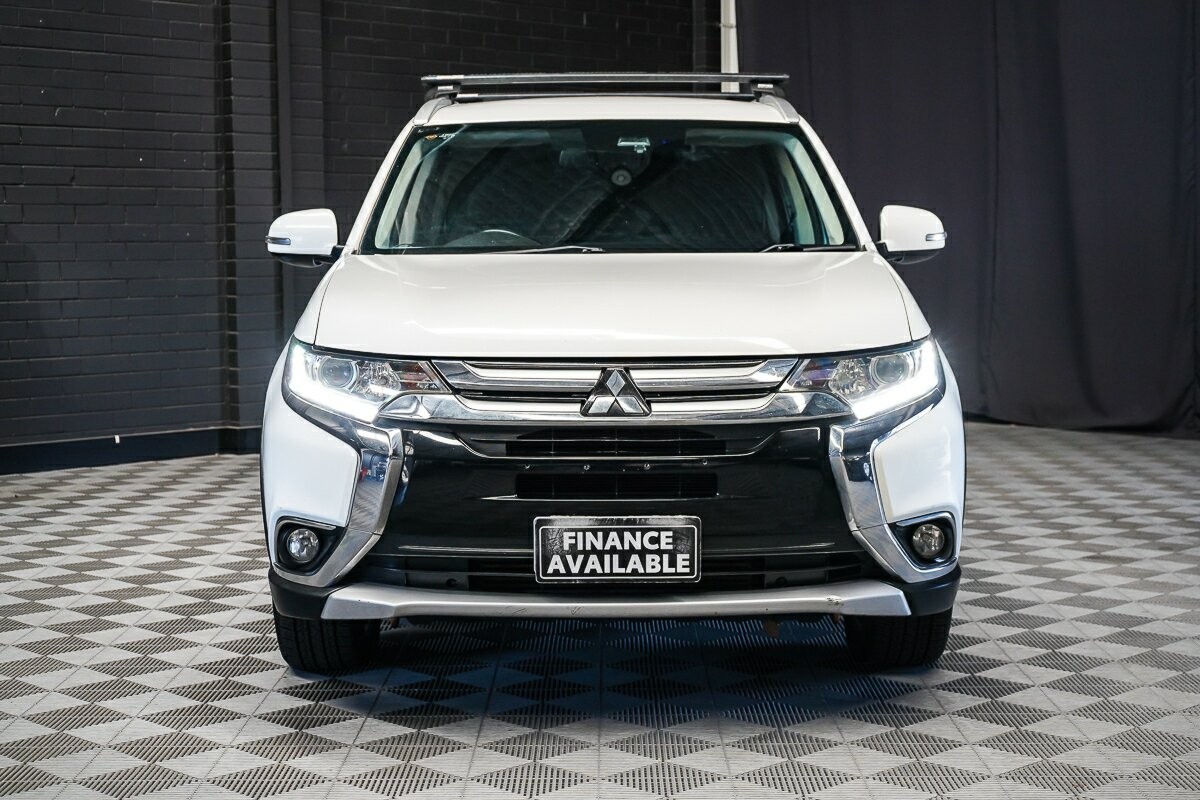 Mitsubishi Outlander image 3