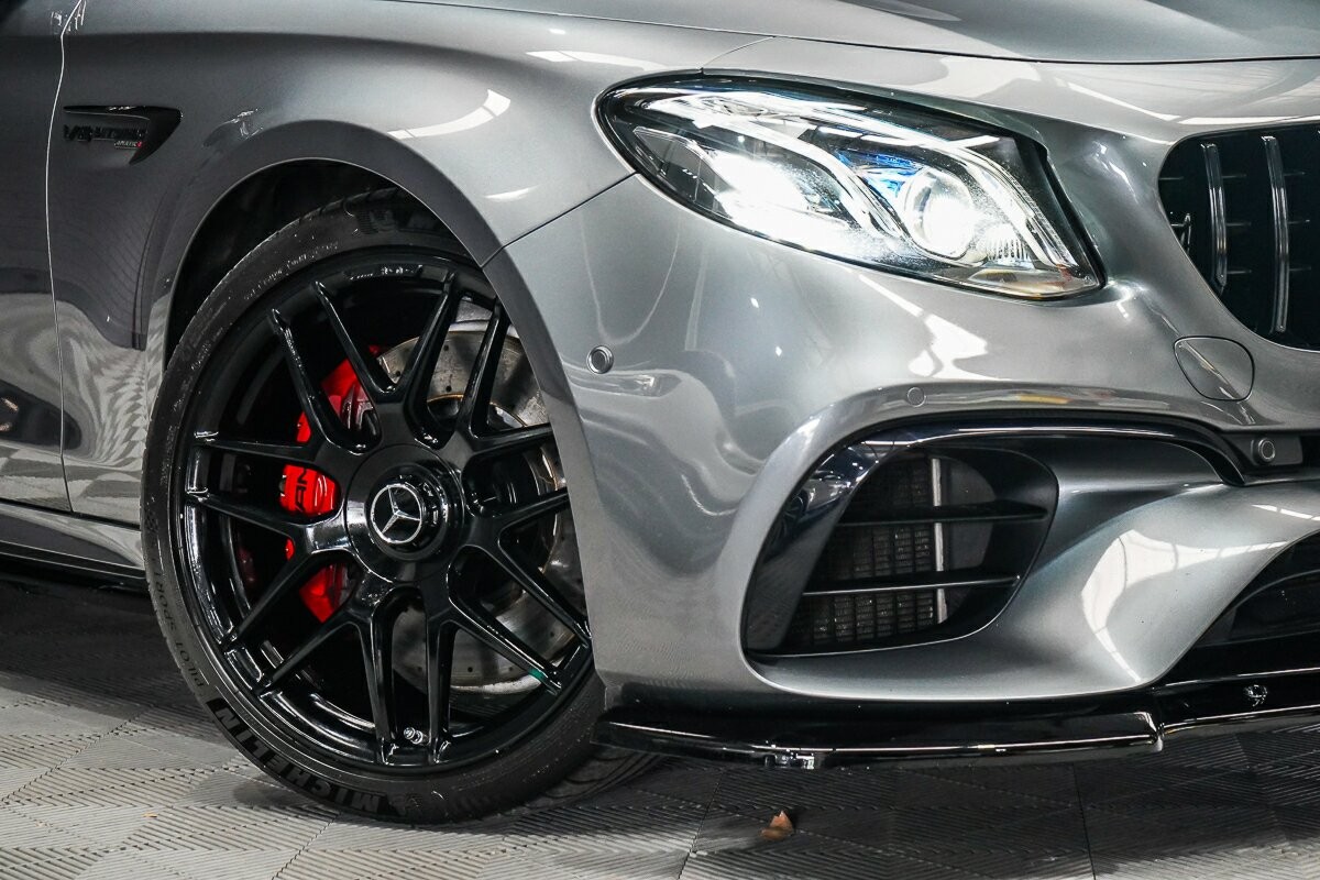 Mercedes Benz E-class image 2