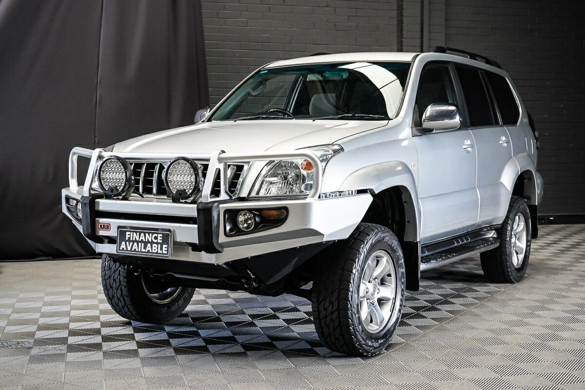 Toyota Landcruiser Prado image 4