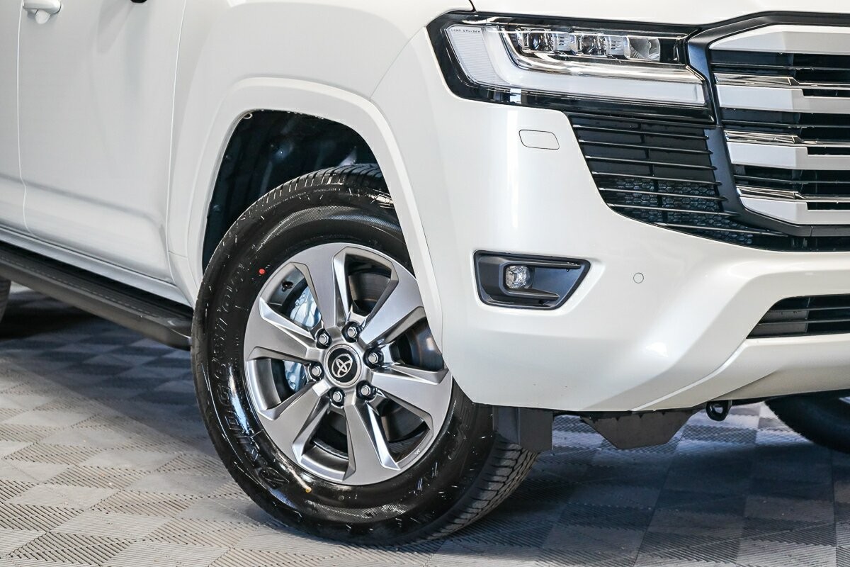 Toyota Landcruiser image 2