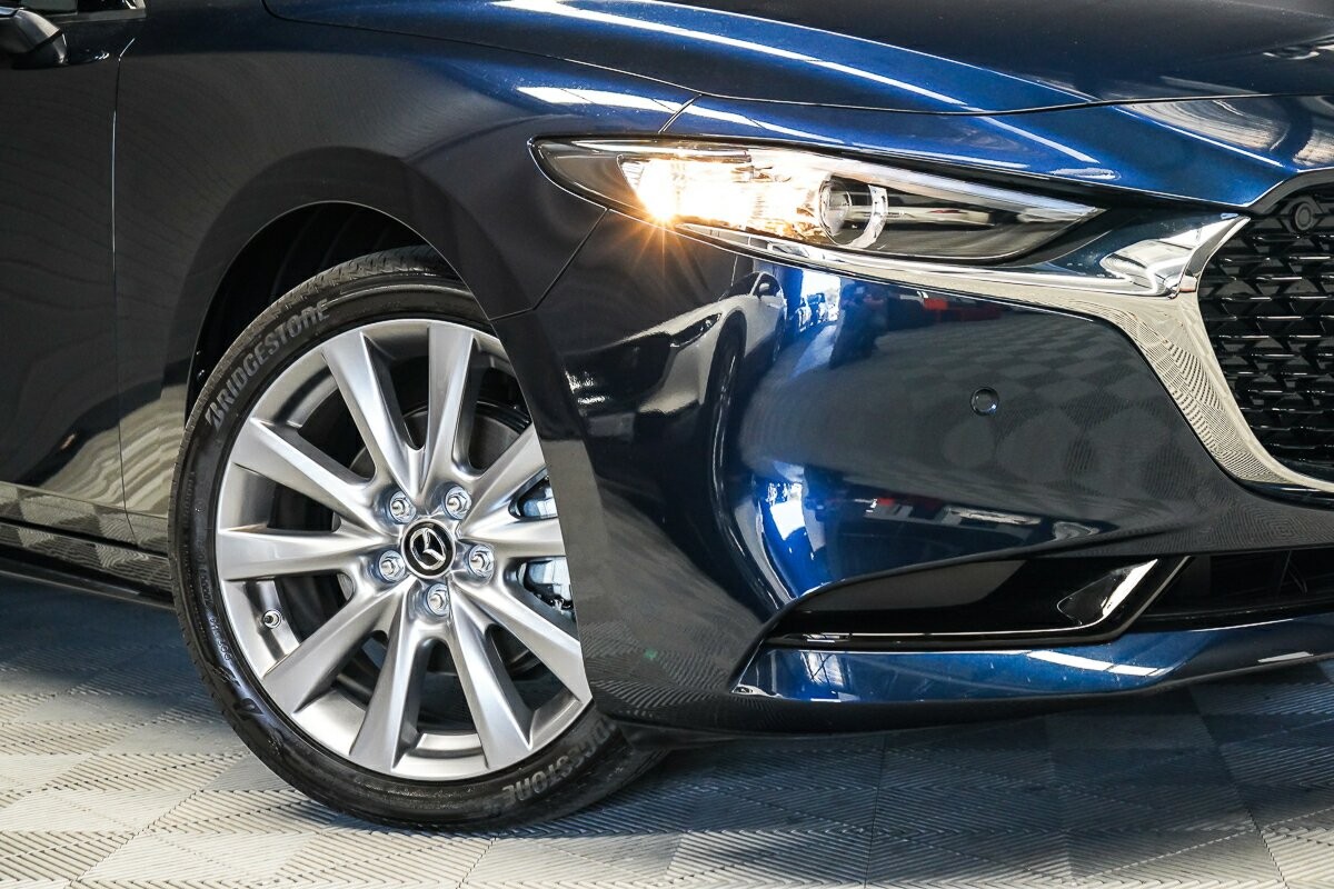 Mazda 3 image 2