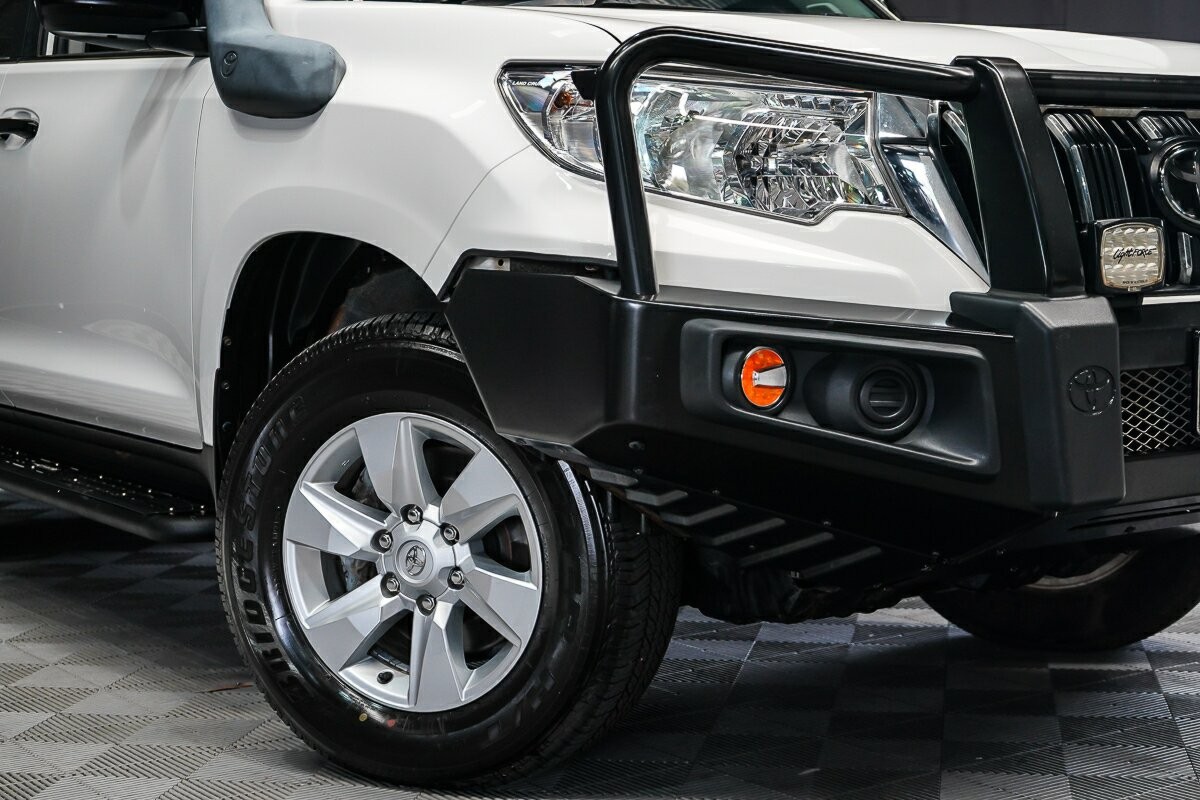 Toyota Landcruiser Prado image 2