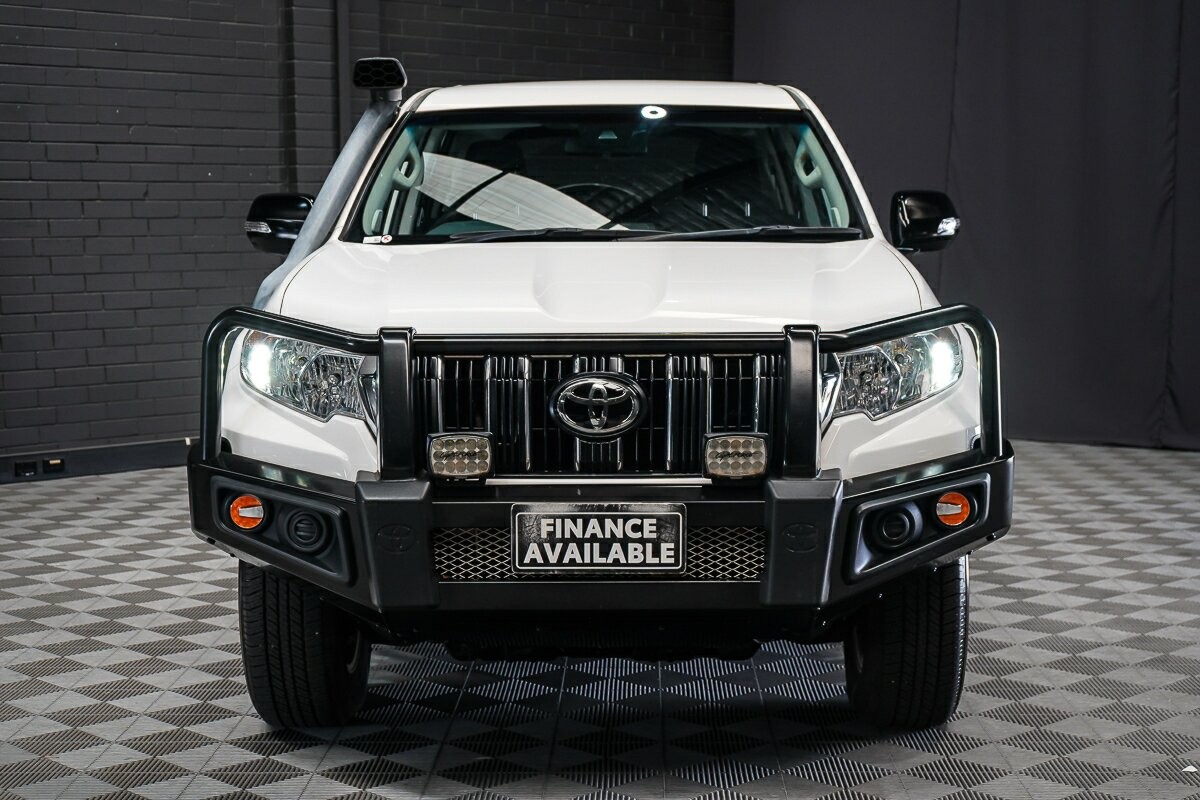 Toyota Landcruiser Prado image 3