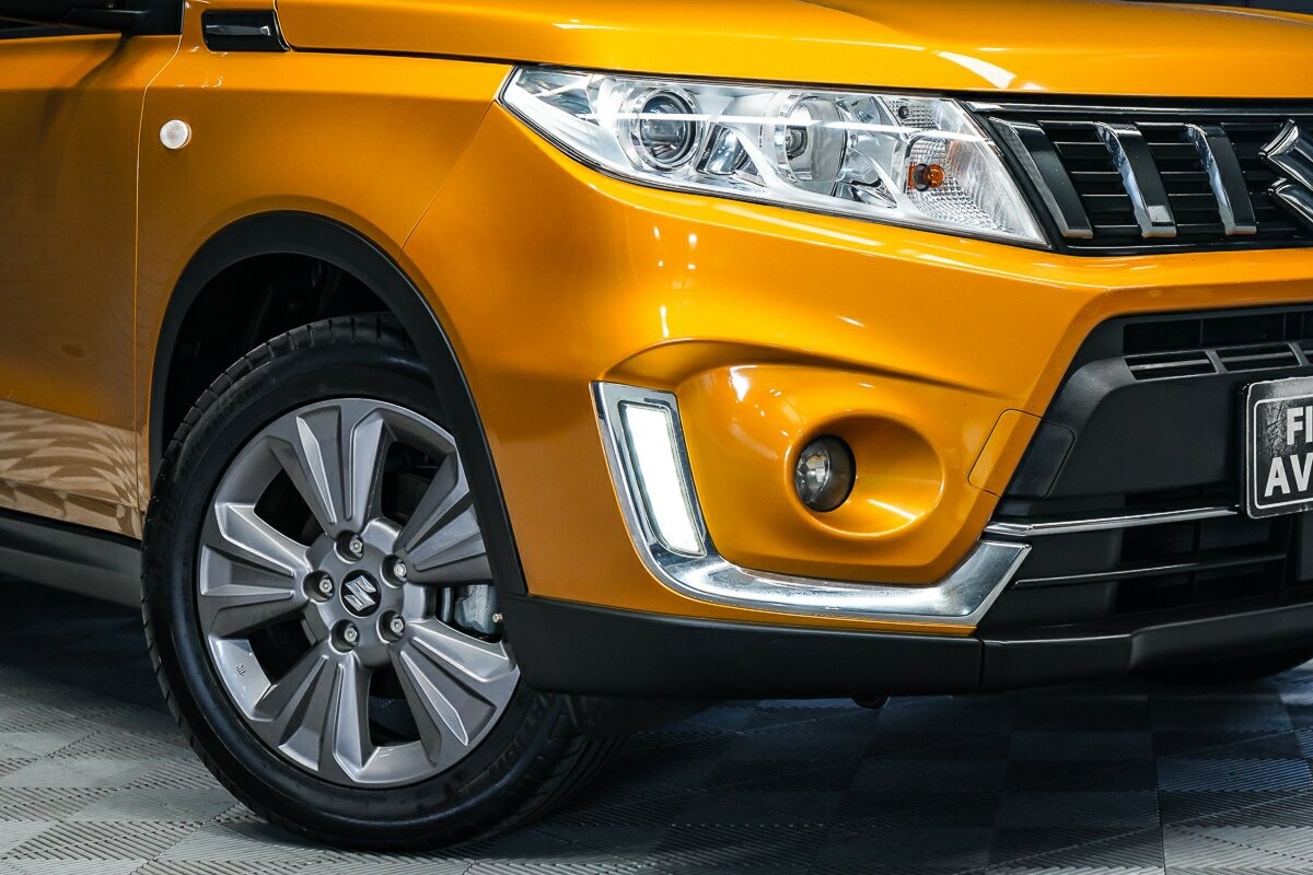 Suzuki Vitara image 2