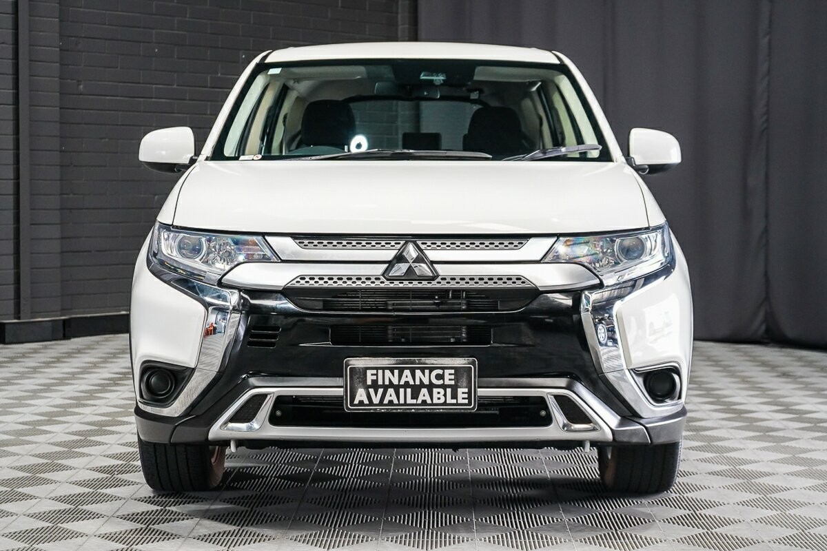 Mitsubishi Outlander image 3