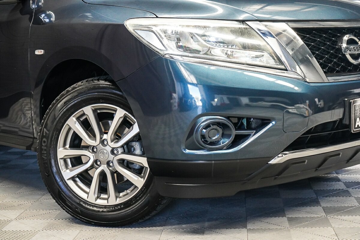 Nissan Pathfinder image 2