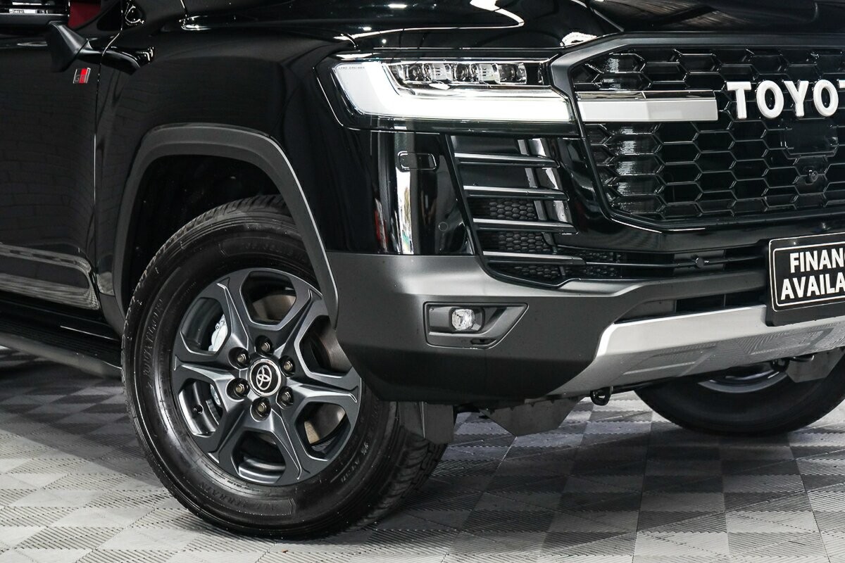 Toyota Landcruiser image 2