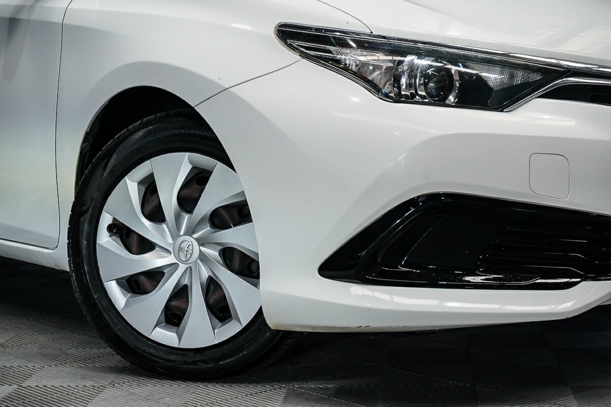 Toyota Corolla image 2