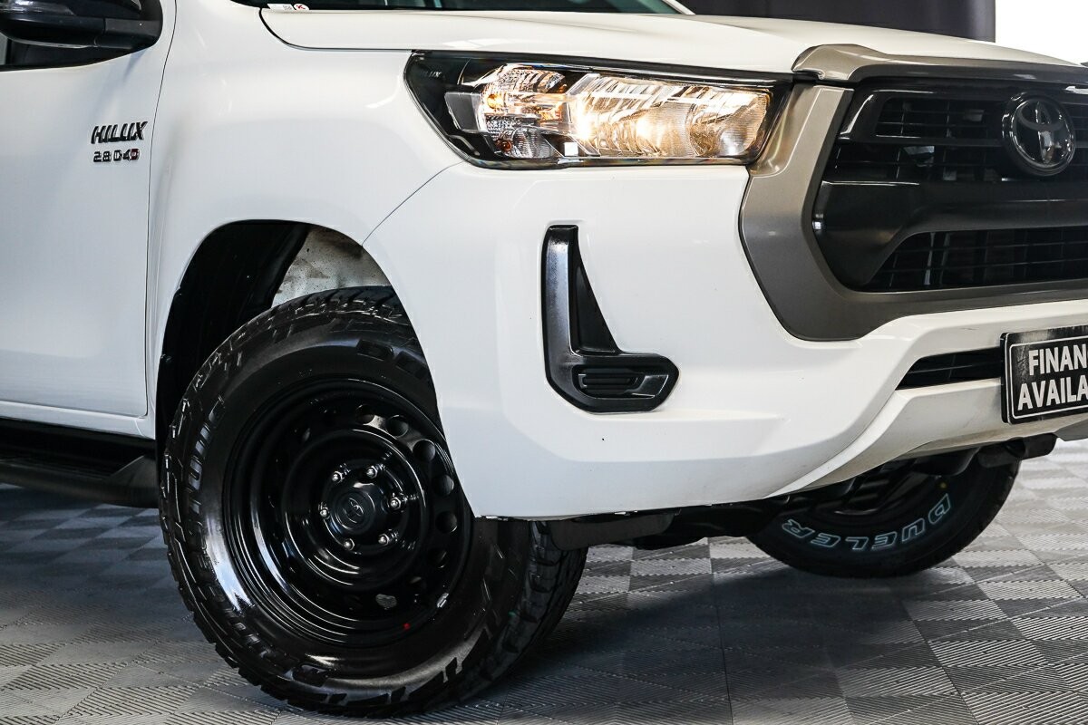 Toyota Hilux image 2
