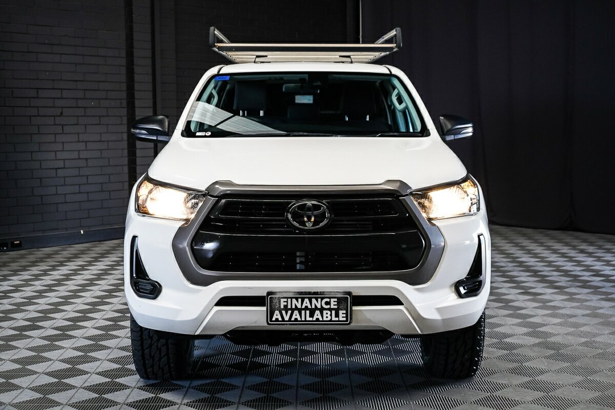 Toyota Hilux image 3