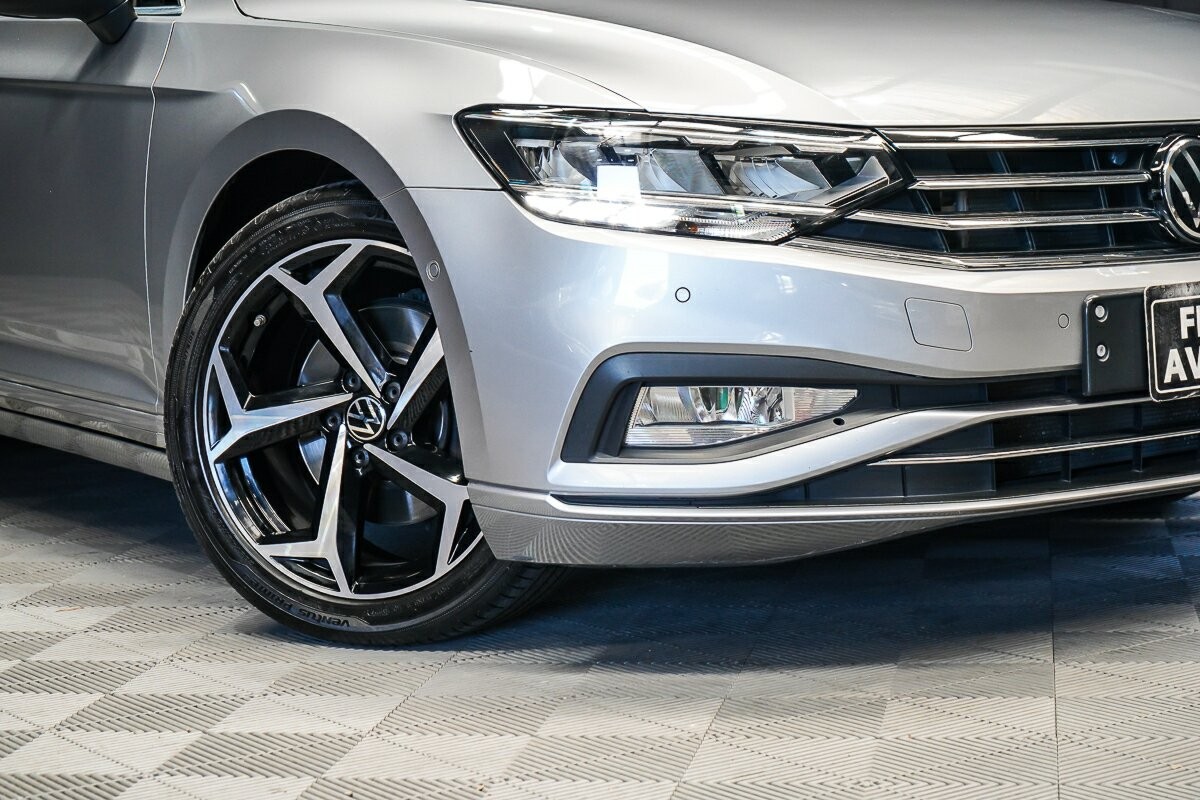 Volkswagen Passat image 2