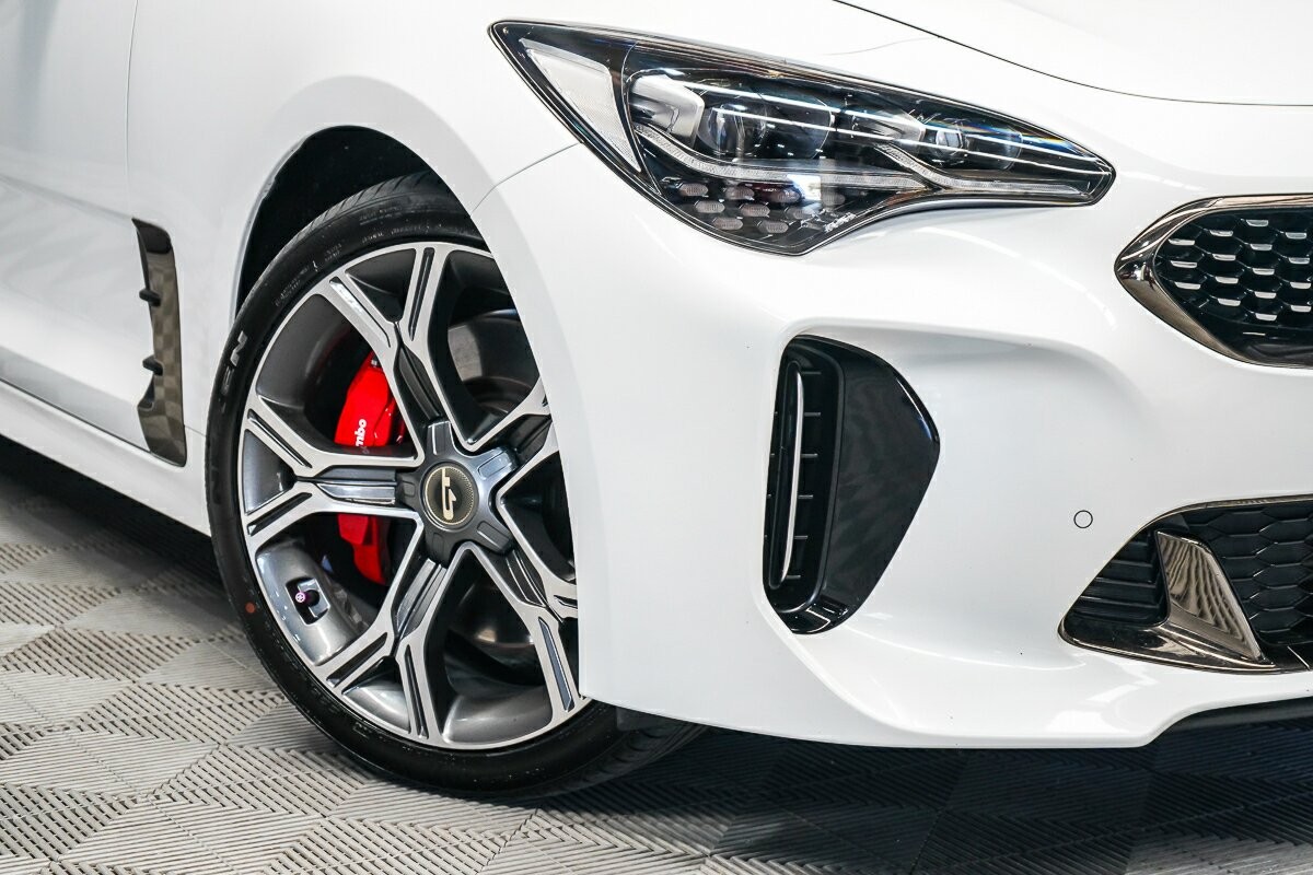 Kia Stinger image 2